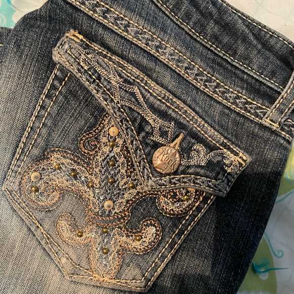 ❌Sold❌Miss Me, distressed style, signature boot cut jeans. Like new condition - Picture 13 of 15